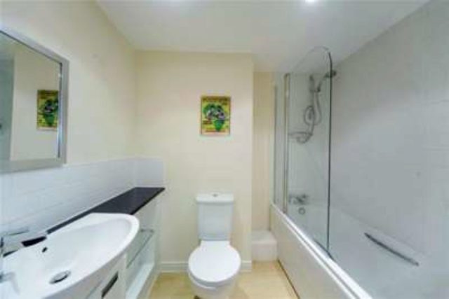  Image of 1 bedroom Flat to rent in Throwley Way Sutton SM1 at Sutton, SM1 4FE